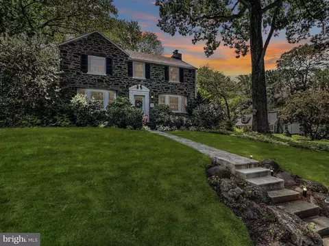 5256 Apache Ln, Drexel Hill, PA 19026