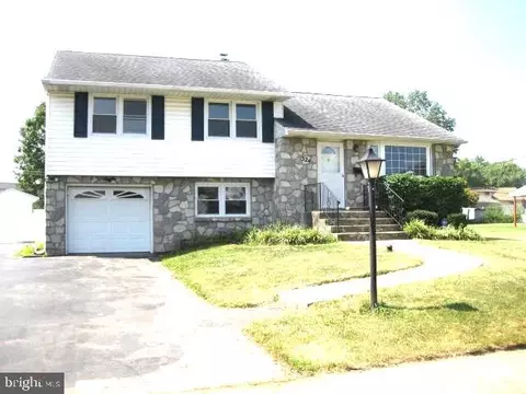 324 Patton Ave, Brookhaven, PA 19015