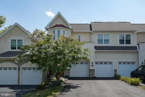 18 Creekview Cir, West Chester, PA 19382