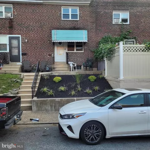 562 Snowden Rd, Upper Darby, PA 19082