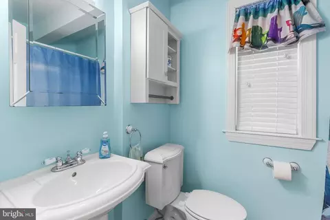 Bath - 497 Cherry Tree Rd, Aston, PA 19014 photo 1 of 2