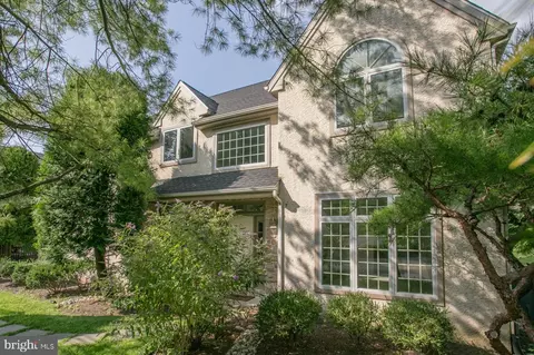 5034 Brittany Ln, Bryn Mawr, PA 19010