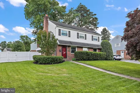 551 Maplewood Rd, Springfield, PA 19064