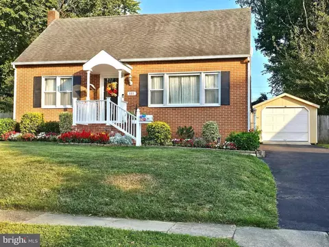 609 S Gray St, Brookhaven, PA 19015