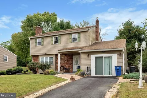 205 Bridge Rd, Ogden, PA 19061