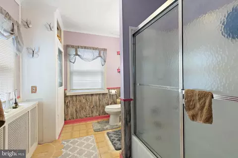 Bath - 8525 Monroe Ave, Upper Darby, PA 19082 photo 1 of 2