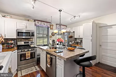 Kitchen - 8525 Monroe Ave, Upper Darby, PA 19082 photo 1 of 2