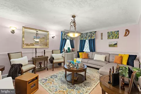 Living - 8525 Monroe Ave, Upper Darby, PA 19082 photo 1 of 2