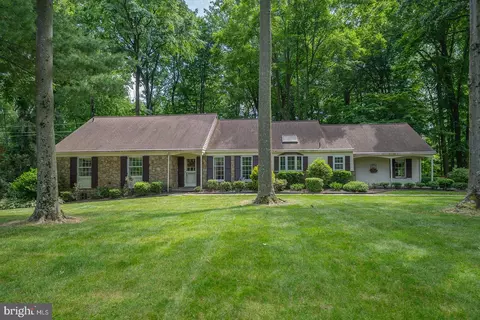 726 Woodcrest Rd, Wayne, PA 19087