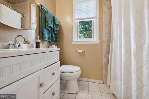 Bath - 500 E Lancaster Ave #119D, Wayne, PA 19087 photo 2 of 2