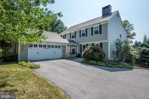 2 Azalea Ln, Media, PA 19063