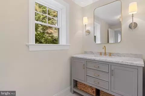 Bath - 807 Eagle Rd, Wayne, PA 19087 photo 2 of 7