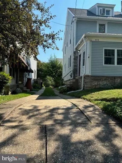 Entry Way - 423 Spruce Ave, Upper Darby, PA 19082 photo 1 of 6