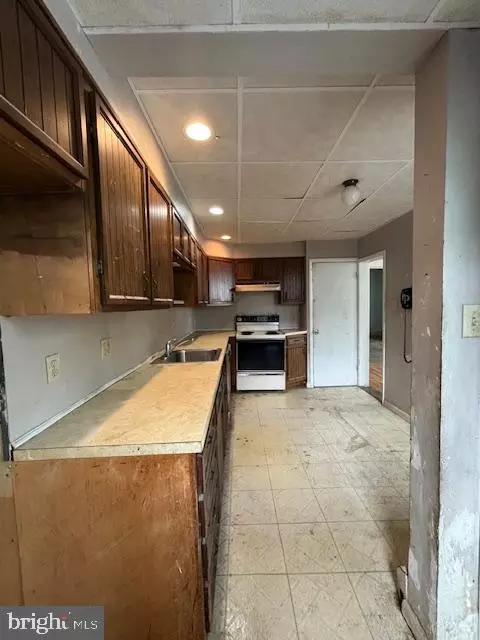 Kitchen - 423 Spruce Ave, Upper Darby, PA 19082 photo 2 of 2