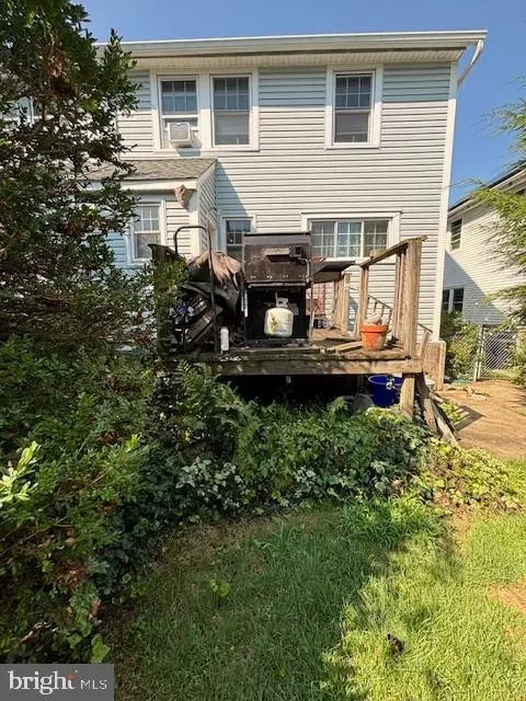 Exterior - 423 Spruce Ave, Upper Darby, PA 19082 photo 2 of 3