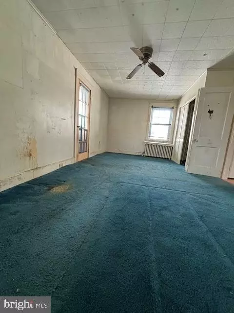 Living - 423 Spruce Ave, Upper Darby, PA 19082 photo 5 of 5