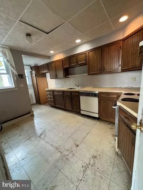 Kitchen - 423 Spruce Ave, Upper Darby, PA 19082 photo 1 of 2