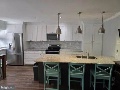 1 Radnor Dr #C3, Newtown Square, PA 19073