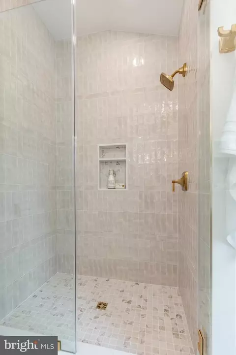 Bath - 309 Overhill Rd, Wayne, PA 19087 photo 11 of 17