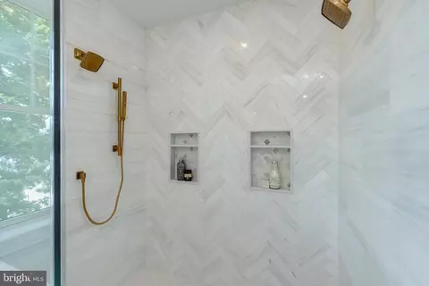 Bath - 309 Overhill Rd, Wayne, PA 19087 photo 7 of 17