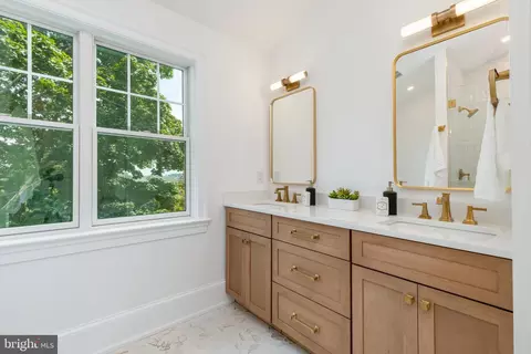 Bath - 309 Overhill Rd, Wayne, PA 19087 photo 9 of 17