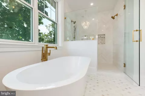 Bath - 309 Overhill Rd, Wayne, PA 19087 photo 4 of 17