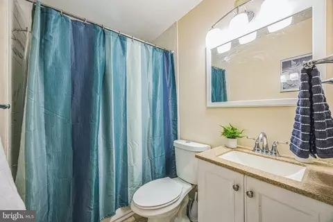 Bath - 405 Ryanard Rd, Wallingford, PA 19086 photo 1 of 1