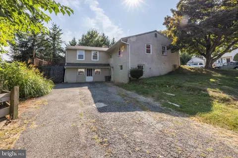 Exterior - 405 Ryanard Rd, Wallingford, PA 19086 photo 7 of 8