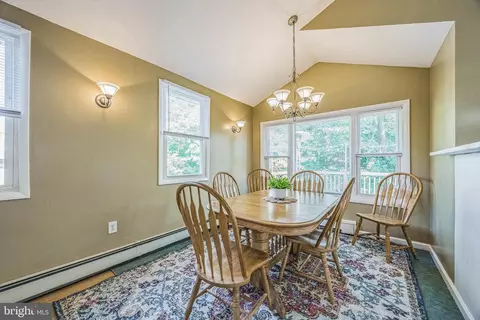 Dining - 405 Ryanard Rd, Wallingford, PA 19086 photo 1 of 2
