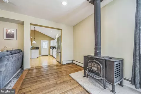 Entry Way - 405 Ryanard Rd, Wallingford, PA 19086 photo 1 of 6