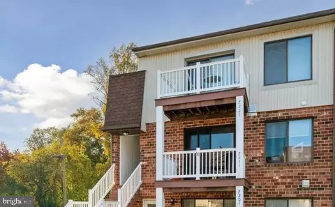 7211 Hilltop Dr #97, Brookhaven, PA 19015