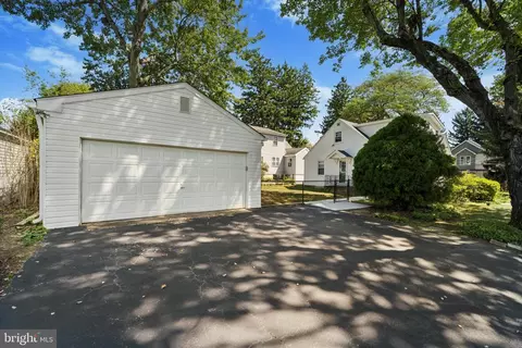 318 3rd Ave, Newtown Square, PA 19073