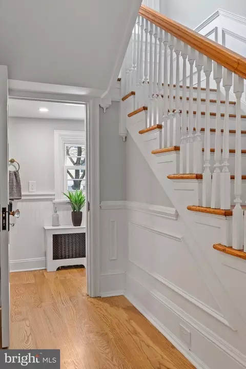 Entry Way - 321 S Wayne Ave, Wayne, PA 19087 photo 7 of 18