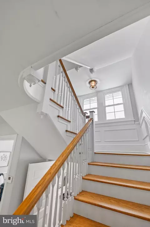 Entry Way - 321 S Wayne Ave, Wayne, PA 19087 photo 8 of 18