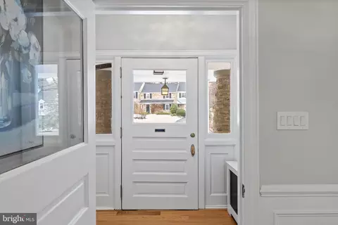 Entry Way - 321 S Wayne Ave, Wayne, PA 19087 photo 3 of 18