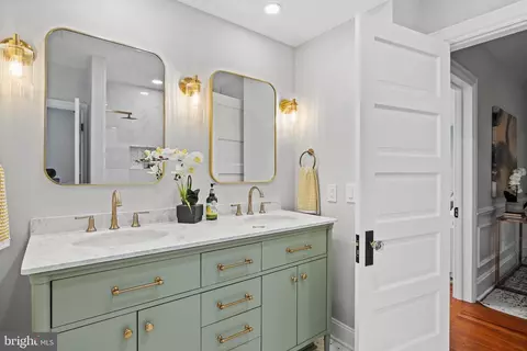 Bath - 321 S Wayne Ave, Wayne, PA 19087 photo 3 of 14