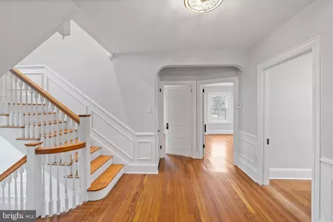 Entry Way - 321 S Wayne Ave, Wayne, PA 19087 photo 11 of 18