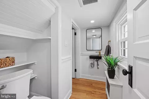 Entry Way - 321 S Wayne Ave, Wayne, PA 19087 photo 6 of 18