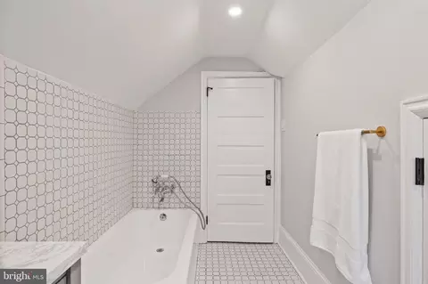 Bath - 321 S Wayne Ave, Wayne, PA 19087 photo 10 of 14