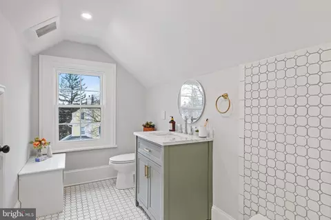 Bath - 321 S Wayne Ave, Wayne, PA 19087 photo 9 of 14