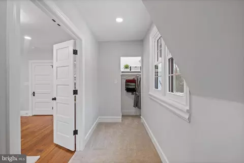Entry Way - 321 S Wayne Ave, Wayne, PA 19087 photo 12 of 18