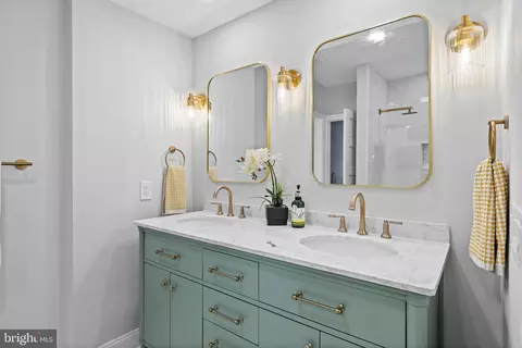Bath - 321 S Wayne Ave, Wayne, PA 19087 photo 2 of 14