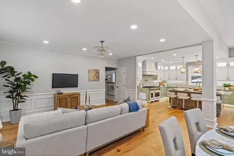 Entry Way - 321 S Wayne Ave, Wayne, PA 19087 photo 1 of 18