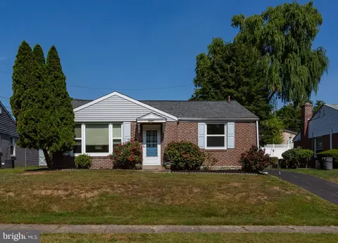 5241 Arrowhead Ln, Drexel Hill, PA 19026
