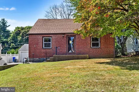 11 Sheridan Ln, Aston, PA 19014