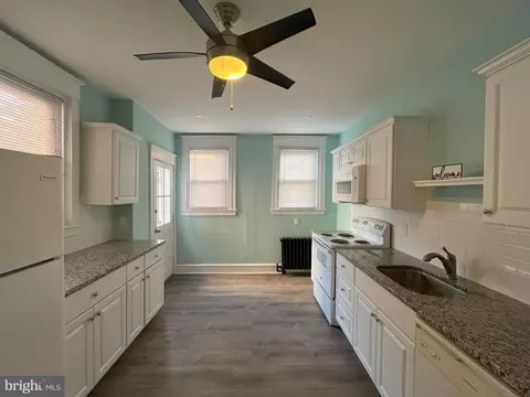 Entry Way - 228 Huntley Rd, Upper Darby, PA 19082 photo 1 of 4