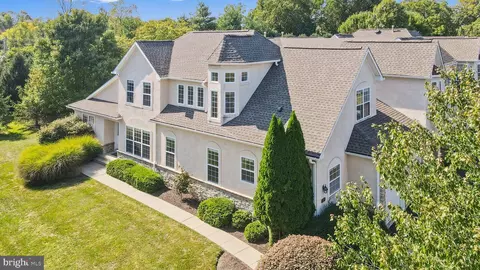 58 Old Barn Dr, West Chester, PA 19382