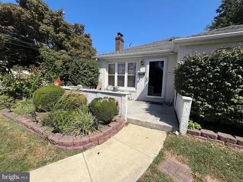 234 Fernwood Ave, Folsom, PA 19033