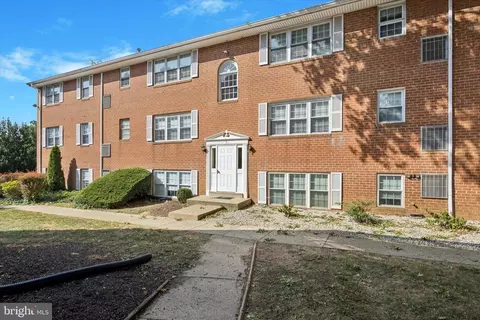 818 South Ave #L8, Secane, PA 19018