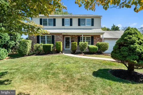 2993 Pennview Ave, Broomall, PA 19008